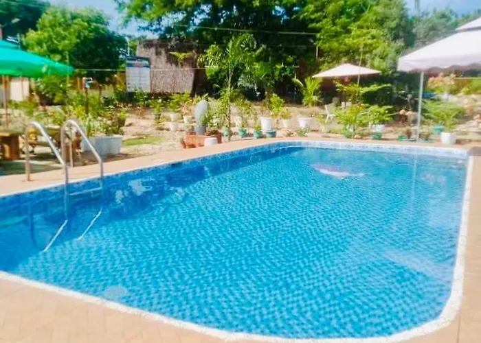 Elena & 3* Medellin